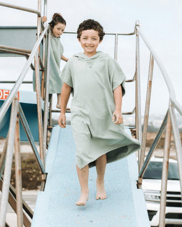 Terra Hooded Poncho Youth – Sage