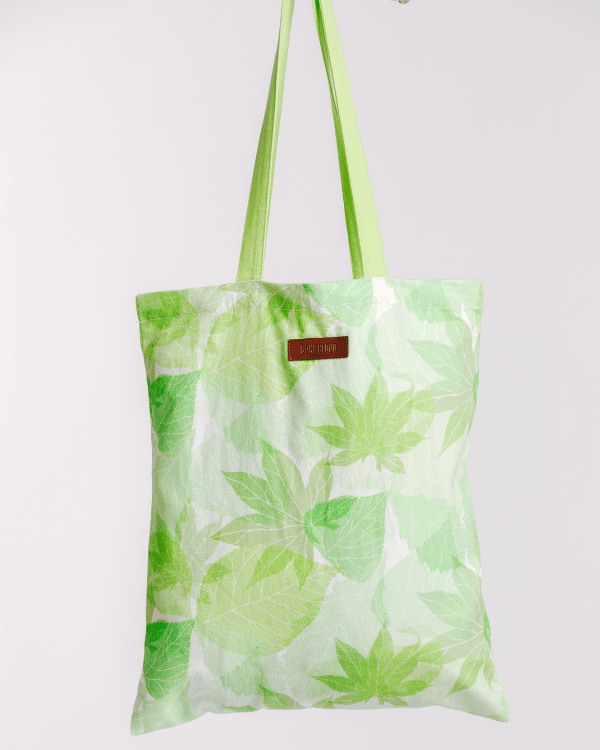 Swimming Turtles Everyday Tote