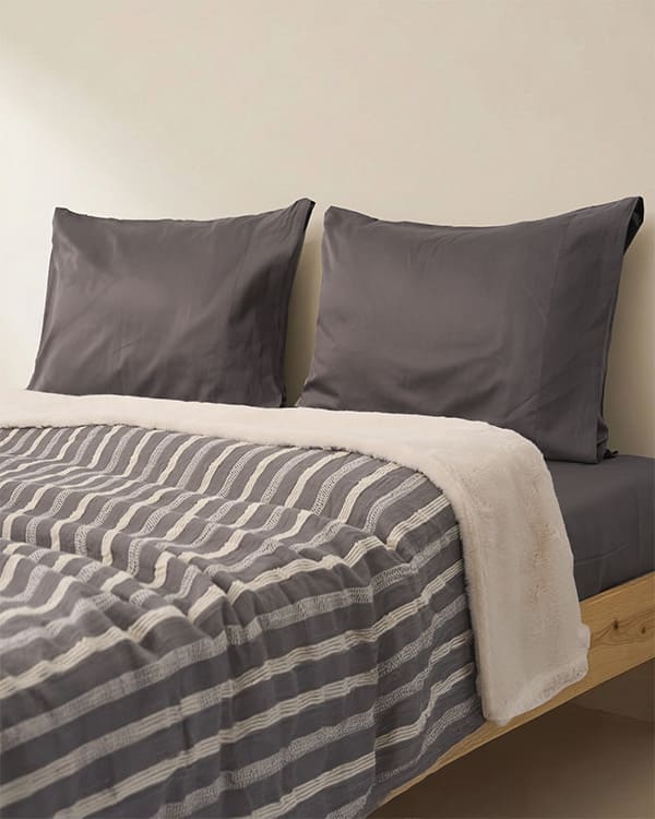 Cozy Texture Plush Blanket – Steel Grey