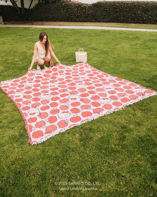 Hello Kitty® Apple – PARTY BLANKET™