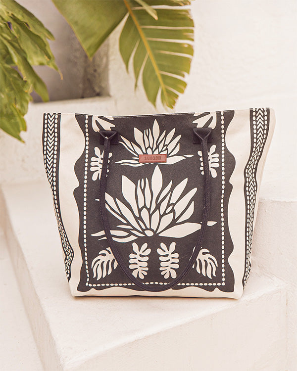 Medan Beach Everyday Tote