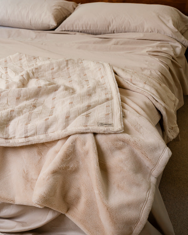 Cozy Texture Plush Blanket – Steel Grey