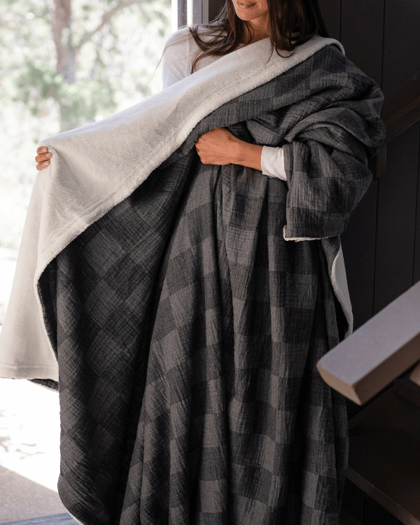 Cloud Checker Plush Blanket – Black