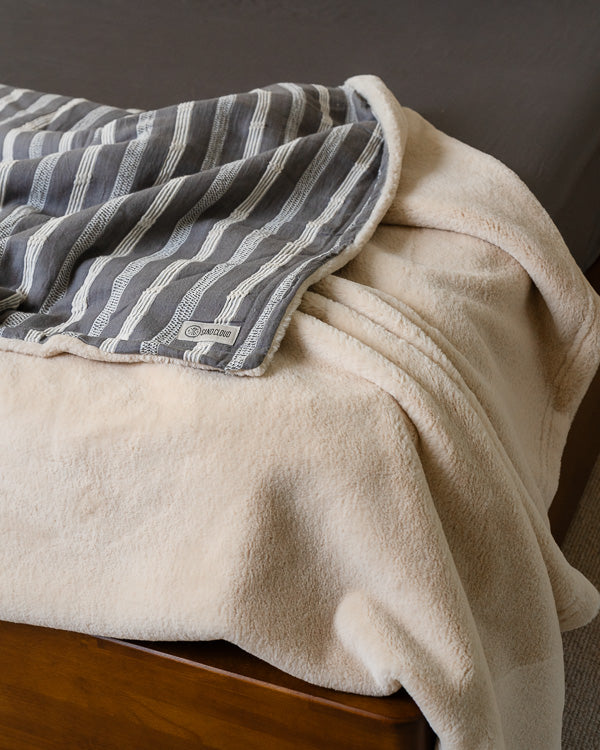 Cozy Texture Plush Blanket – Steel Grey