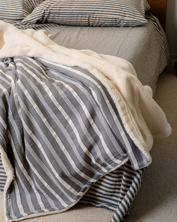 Cozy Texture Plush Blanket – Steel Grey